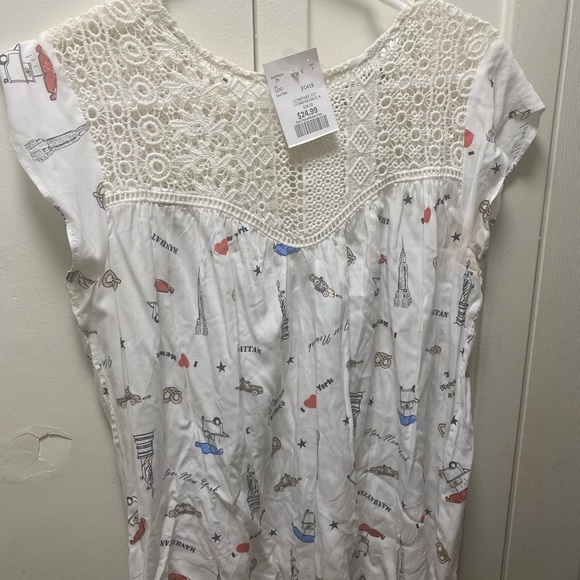 Brand new white top - Picture 1 of 5